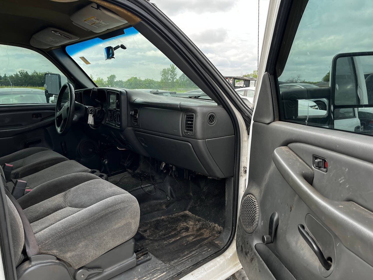 2006 Chevrolet Silverado 2500HD for sale at Quartz Auto Sales in Indianapolis, IN