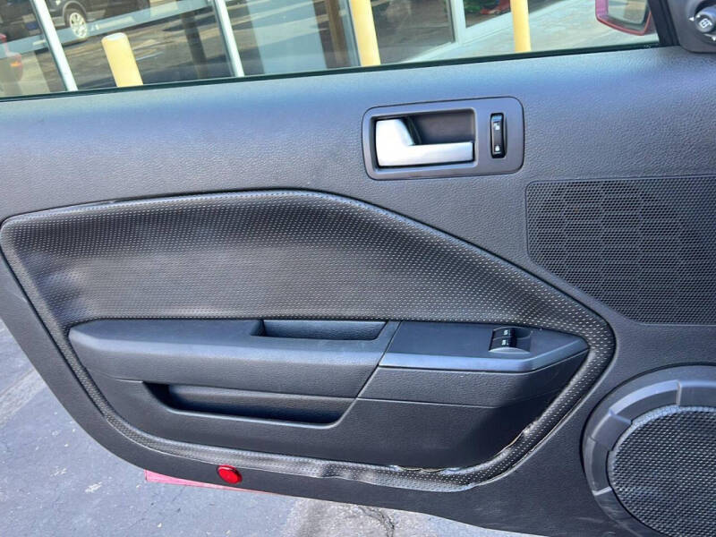 2006 Ford Mustang V6 Standard