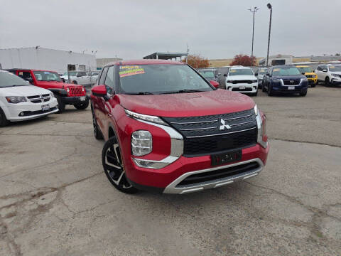 2024 Mitsubishi Outlander SE