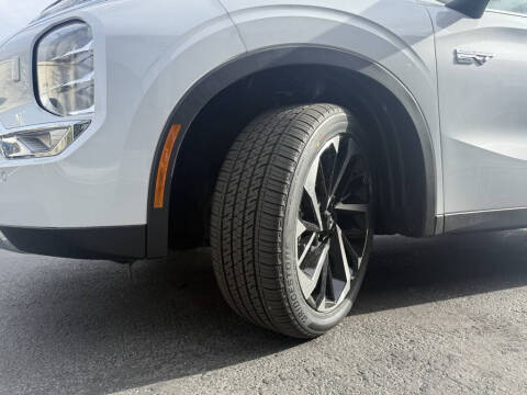 2025 Mitsubishi Outlander PHEV SE