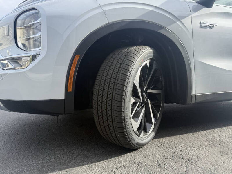 2025 Mitsubishi Outlander PHEV SE