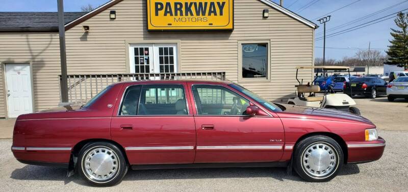 1998 Cadillac DeVille for sale at Parkway Motors in Springfield IL