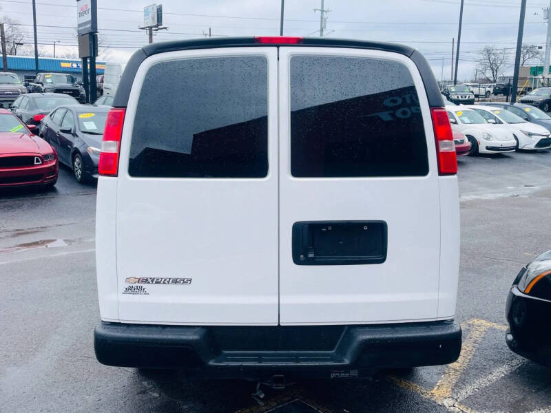 2023 Chevrolet Express 2500