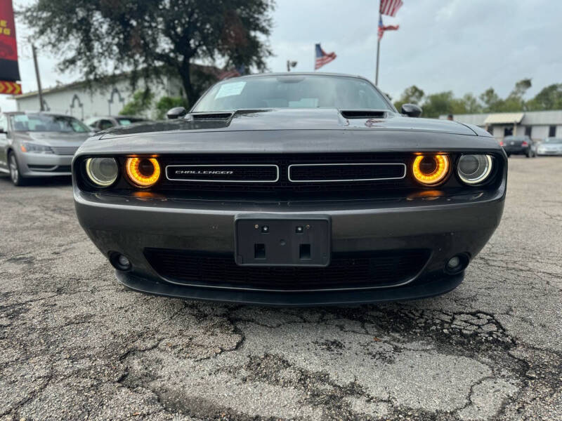 2015 Dodge Challenger SXT photo 32