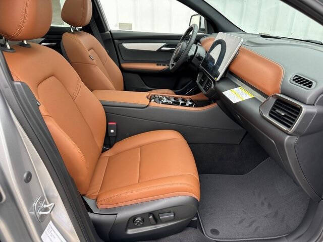 2025 VinFast VF8 Plus