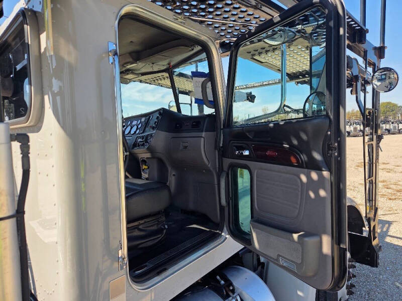 2020 Peterbilt 365
