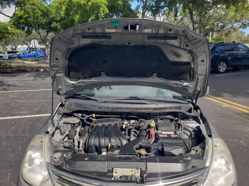 2012 Nissan Versa 1.8 S