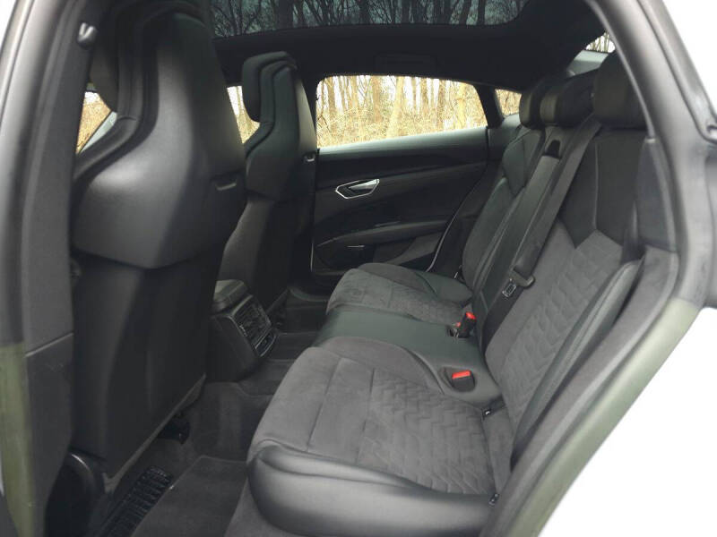 2023 Audi e-tron GT quattro Premium Plus