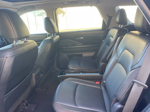 2022 Nissan Pathfinder SL