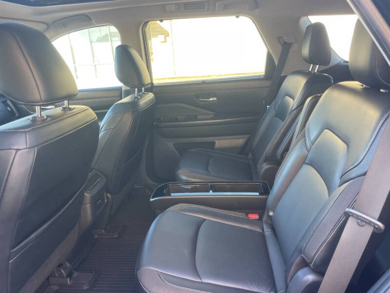 2022 Nissan Pathfinder SL