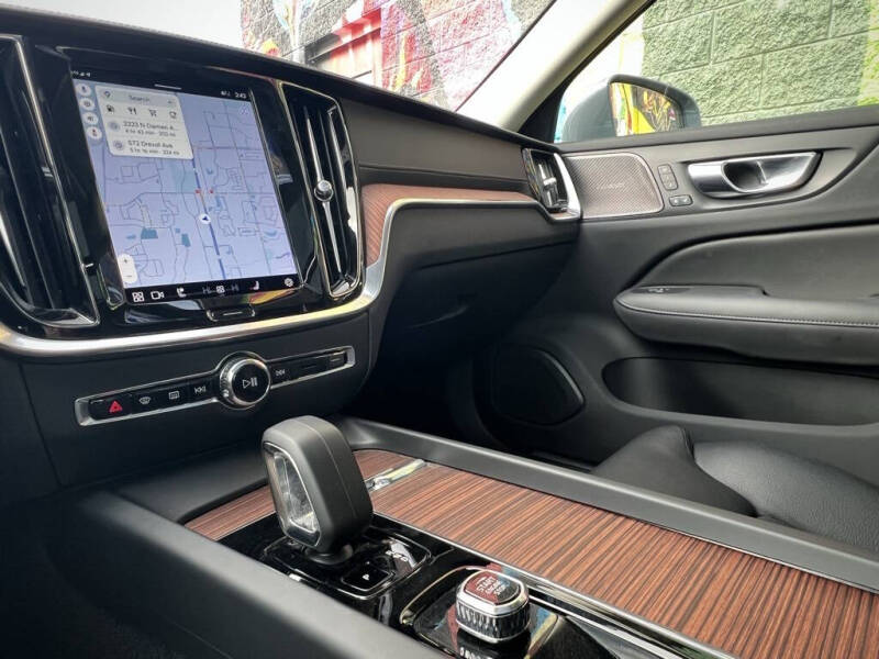 2023 Volvo S60 B5 Ultimate Bright Theme