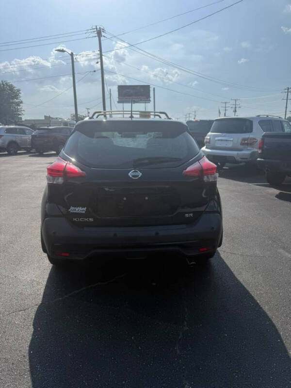 2020 Nissan Kicks SR