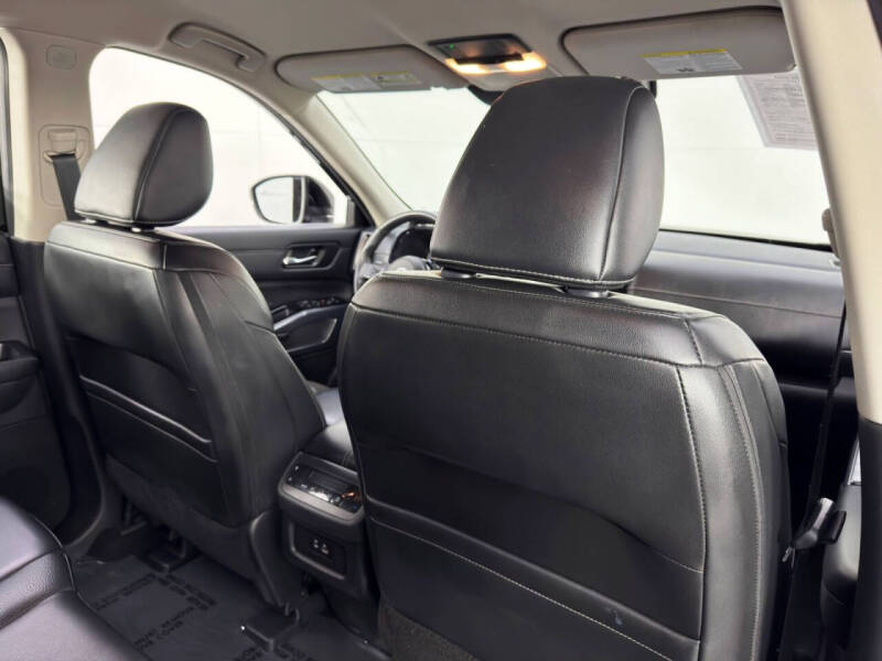 2023 Nissan Pathfinder SL