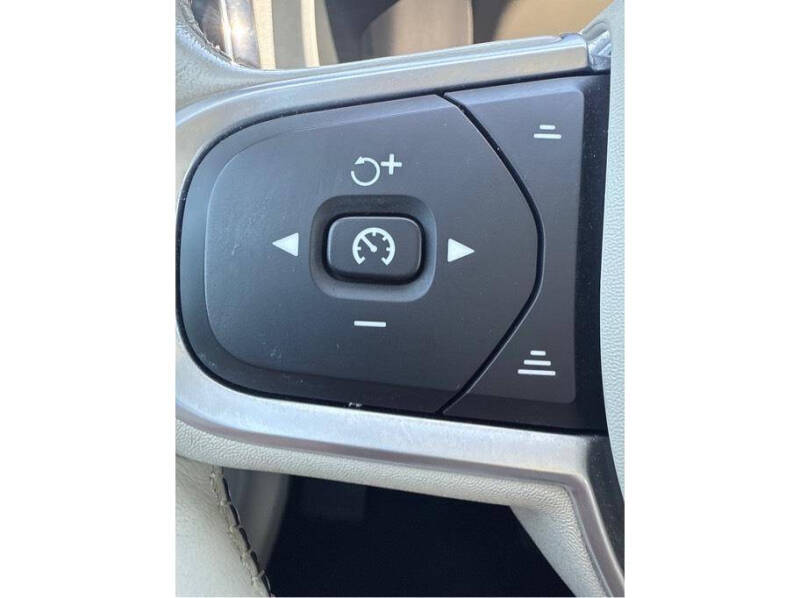 2019 Volvo XC60 T8 eAWD Momentum