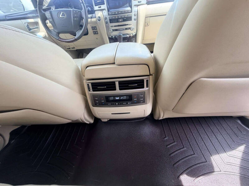 2013 Lexus LX 570