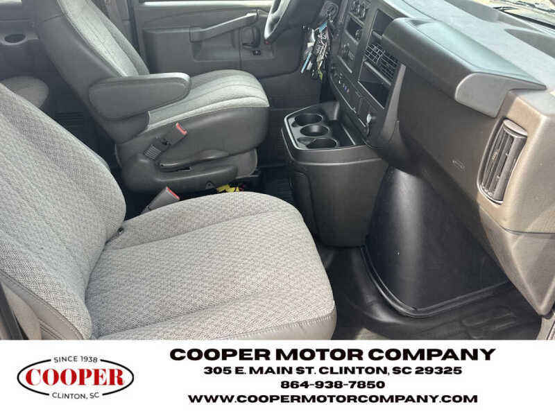 2025 Chevrolet Express LS 3500