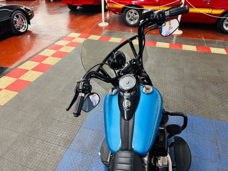 2011 Harley-Davidson FLSTSB