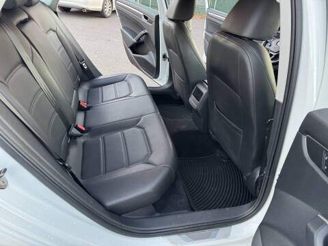 2016 Volkswagen Passat 1.8T R-Line