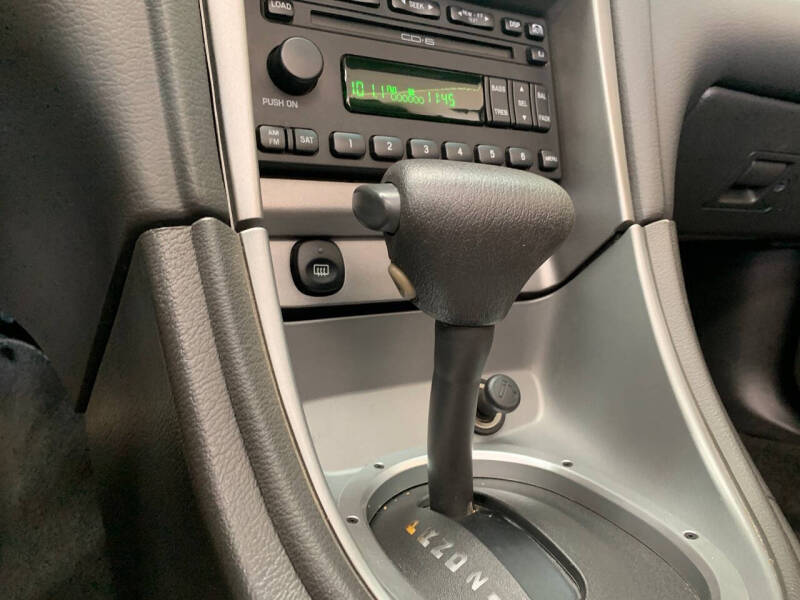 2004 Ford Mustang Deluxe