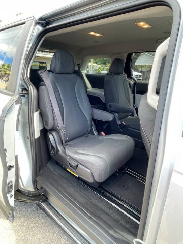 2022 Kia Carnival LX