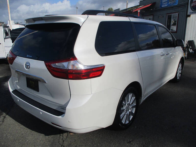 2017 Toyota Sienna Limited Premium 7-Passenger