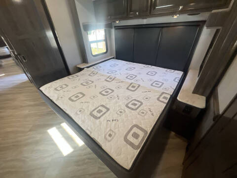 2020 Holiday Rambler Invicta