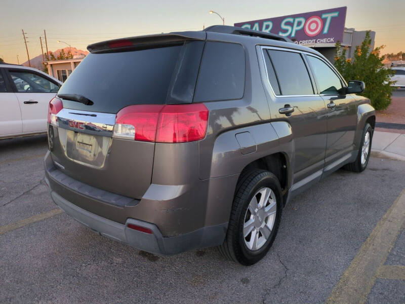 2011 GMC Terrain null photo 2