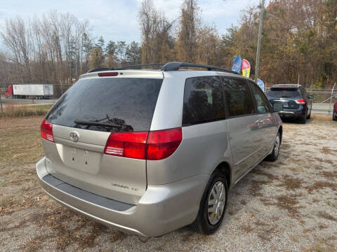 2004 Toyota Sienna LE 8 Passenger