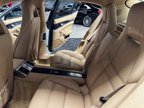 2015 Porsche Panamera 4