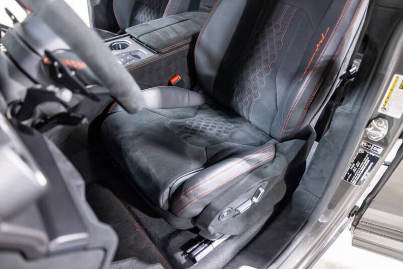 2023 Lamborghini Urus Performante