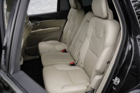 2017 Volvo XC90 T5 Momentum