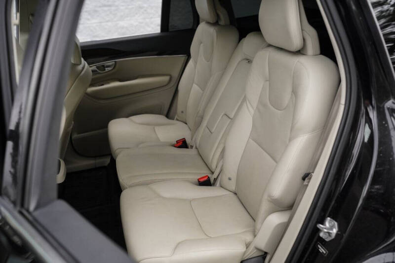 2017 Volvo XC90 T5 Momentum