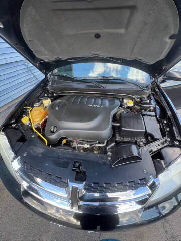 2011 Dodge Avenger Lux