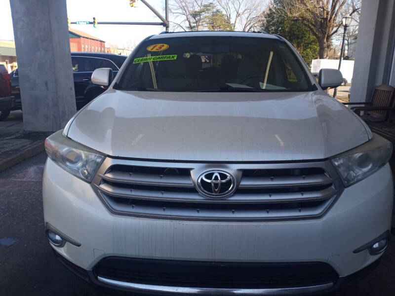 2013 Toyota Highlander for sale at ROBINSON AUTO BROKERS in Dallas NC