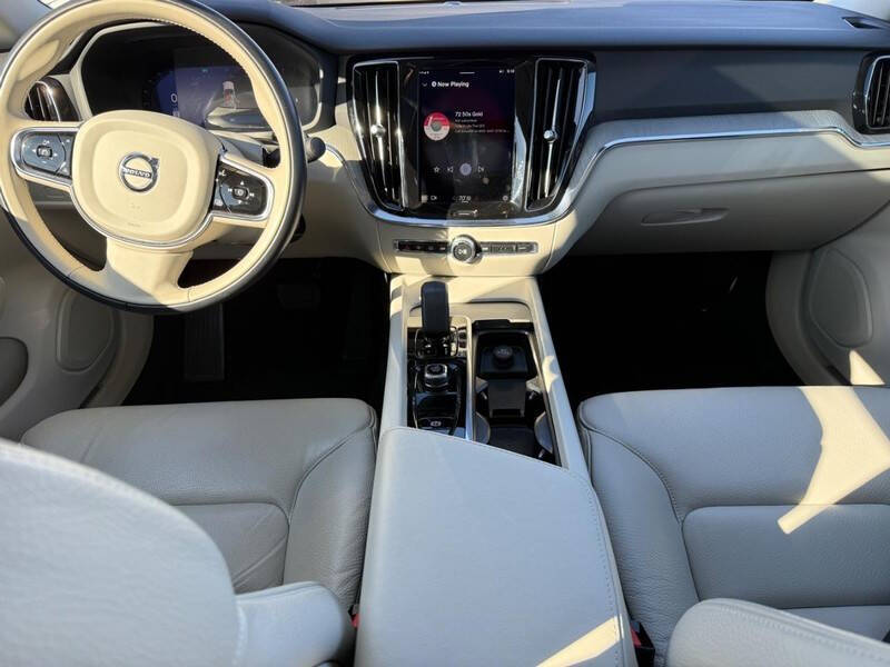 2024 Volvo S60 B5 Plus Dark Theme