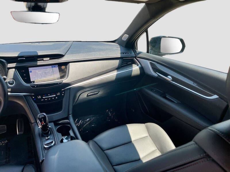 2025 Cadillac XT5 Sport