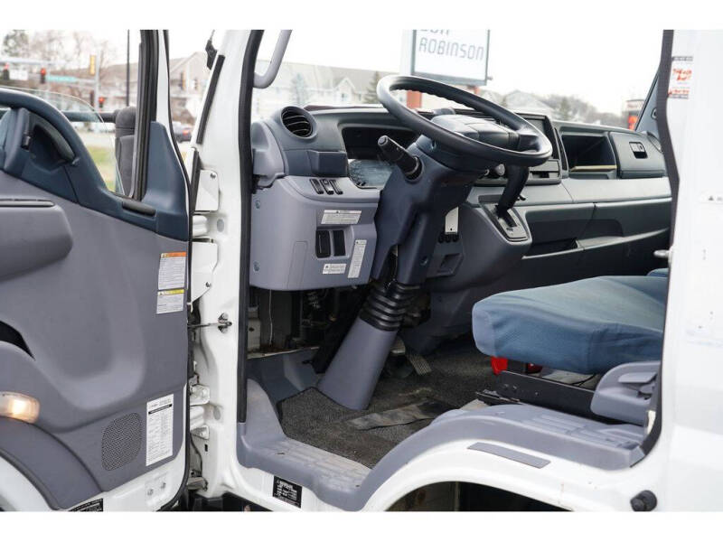 2015 Mitsubishi Fuso FE180