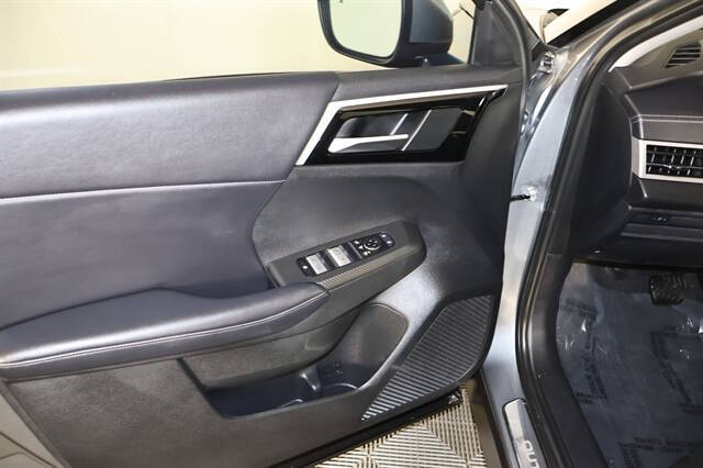 2023 Mitsubishi Outlander SE