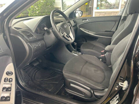 2012 Hyundai Accent SE