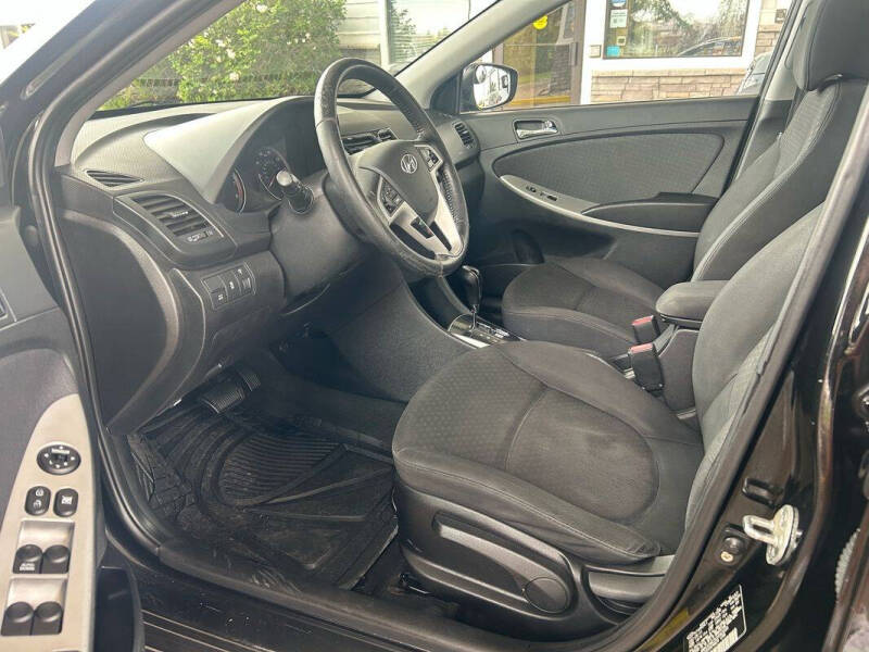 2012 Hyundai Accent SE