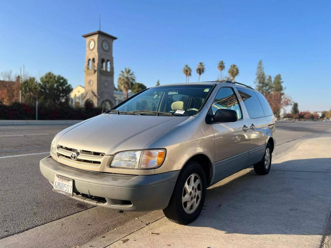 2000 clearance sienna van