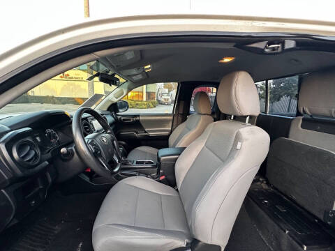 2017 Toyota Tacoma SR