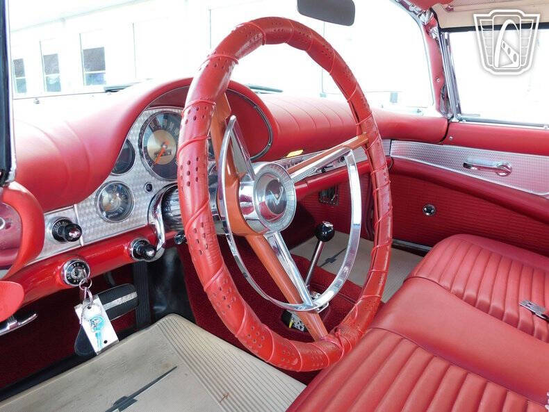 1957 Ford Thunderbird