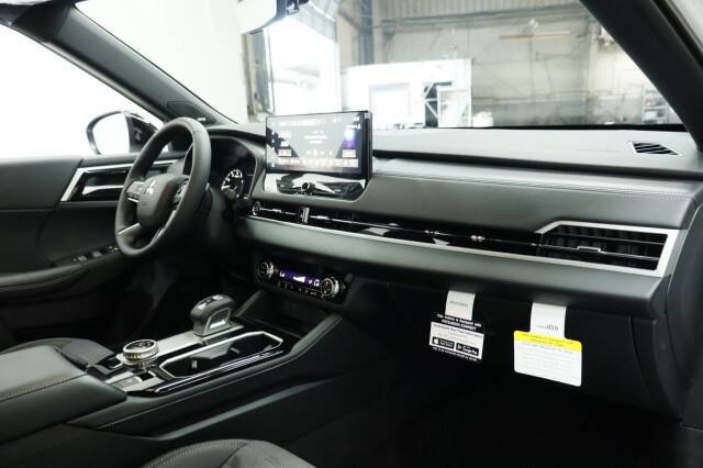 2026 Mitsubishi Outlander LE