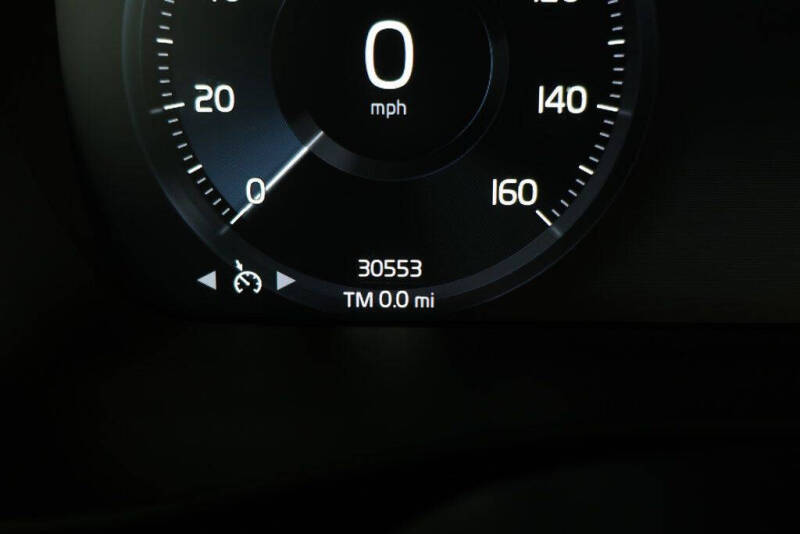 2022 Volvo XC40 T5 R-Design