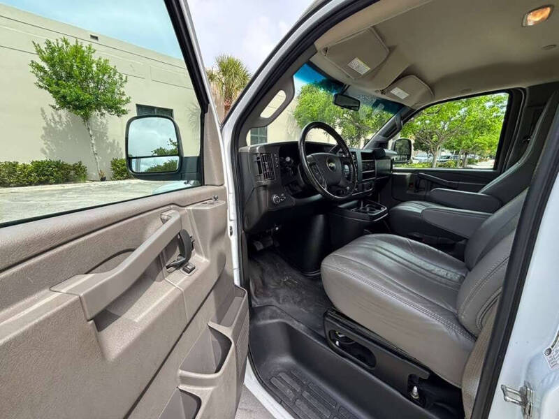 2023 Chevrolet Express 3500
