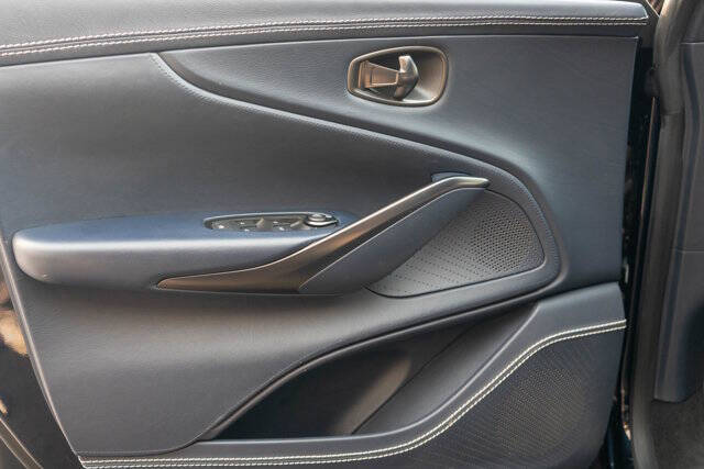 2021 Aston Martin DBX 19