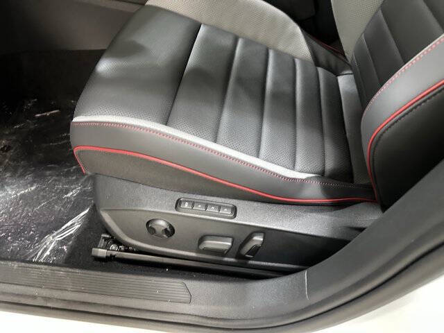 2025 Volkswagen Golf GTI SE