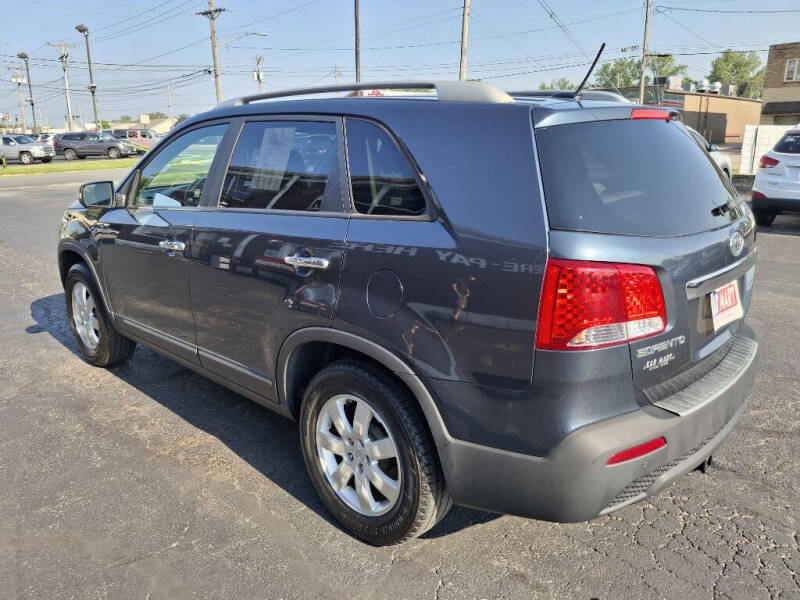 2011 Kia Sorento LX