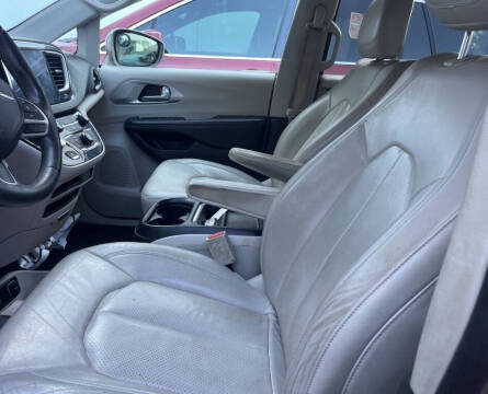 2017 Chrysler Pacifica Hybrid Premium